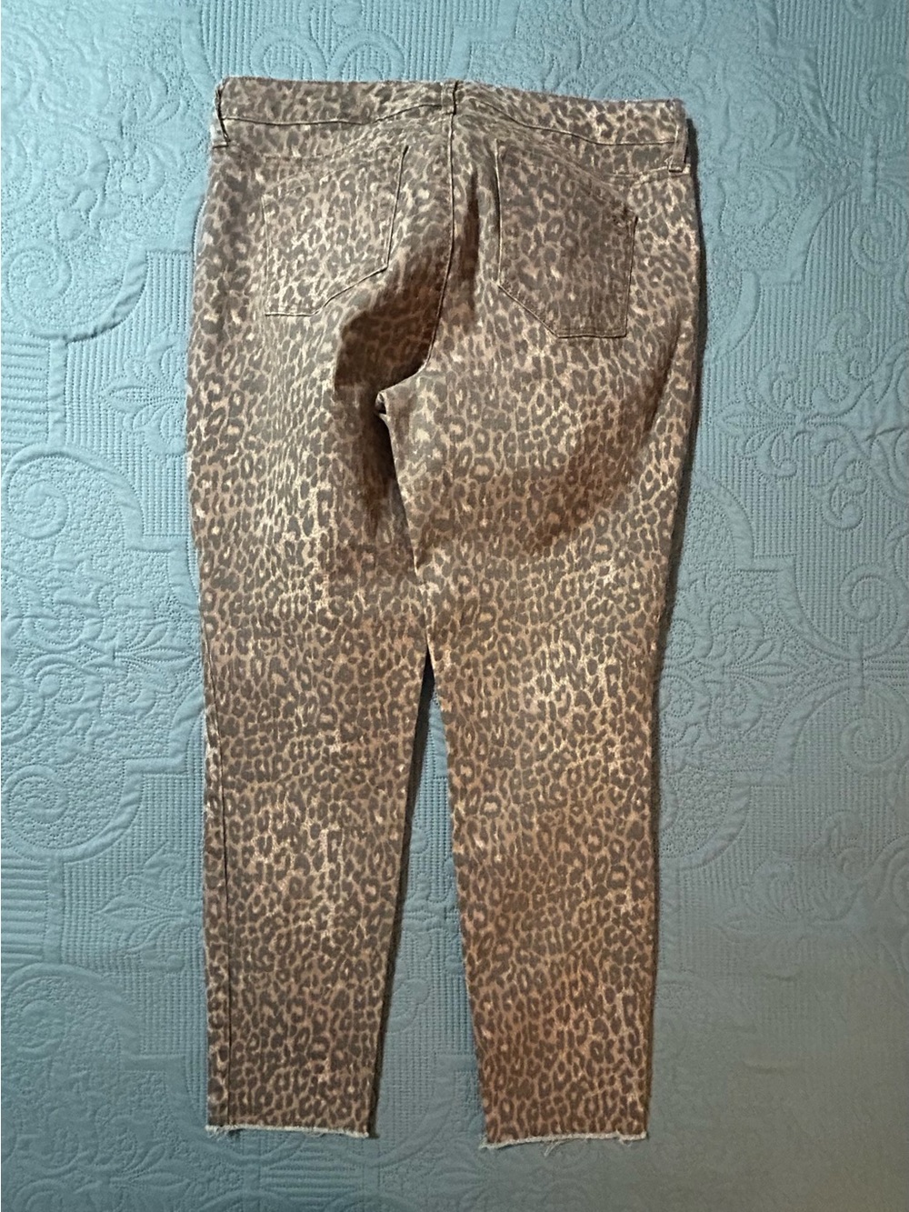 Jessica Simpson Leopard Print Cropped Skinny Jeans - Picture 2 of 4